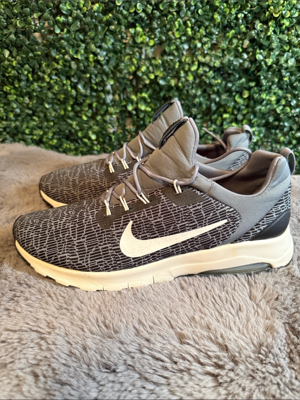 Nike Air Max Motion Racer Women’s size 9.5